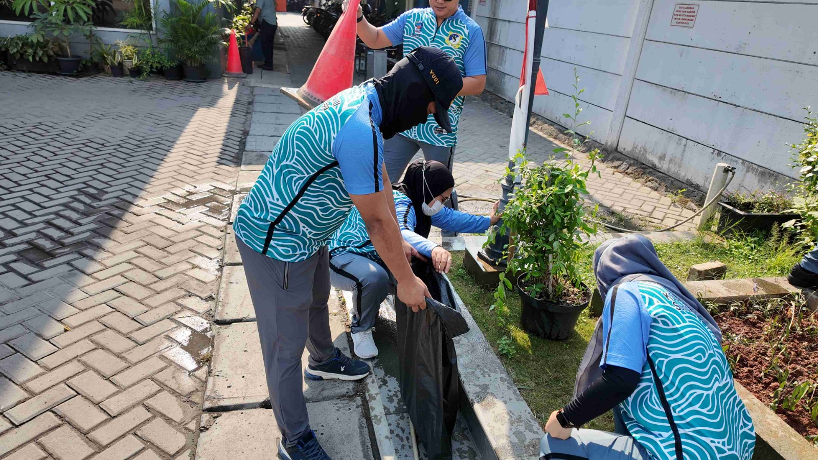 Kegiatan Korve  (Gerakan Bersih-Bersih Kantor)Lingkungan Kerja Bersih dan Nyaman ,Bersama Menghubungkan Indonesia